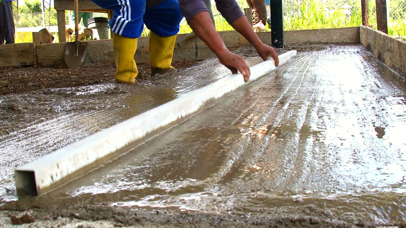 Smoothing a fresh concrete floor